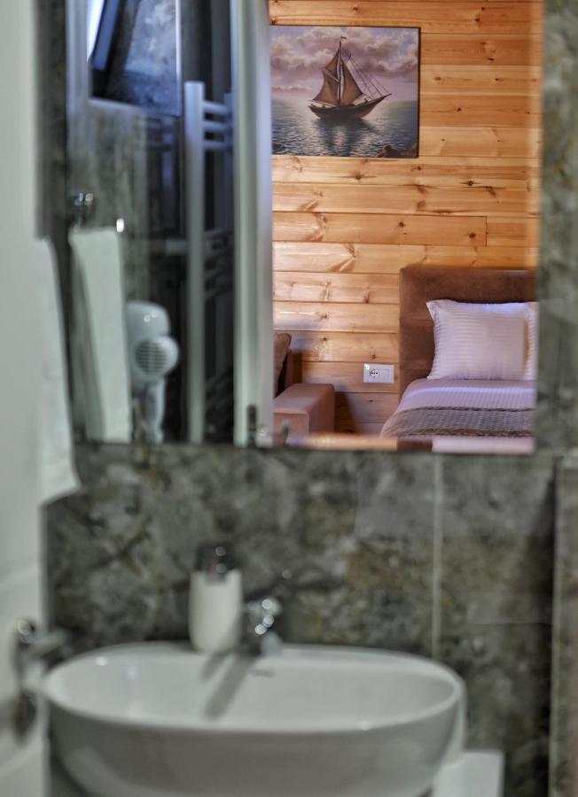 Bujtina Siar Hotel Pogradec Buitenkant foto