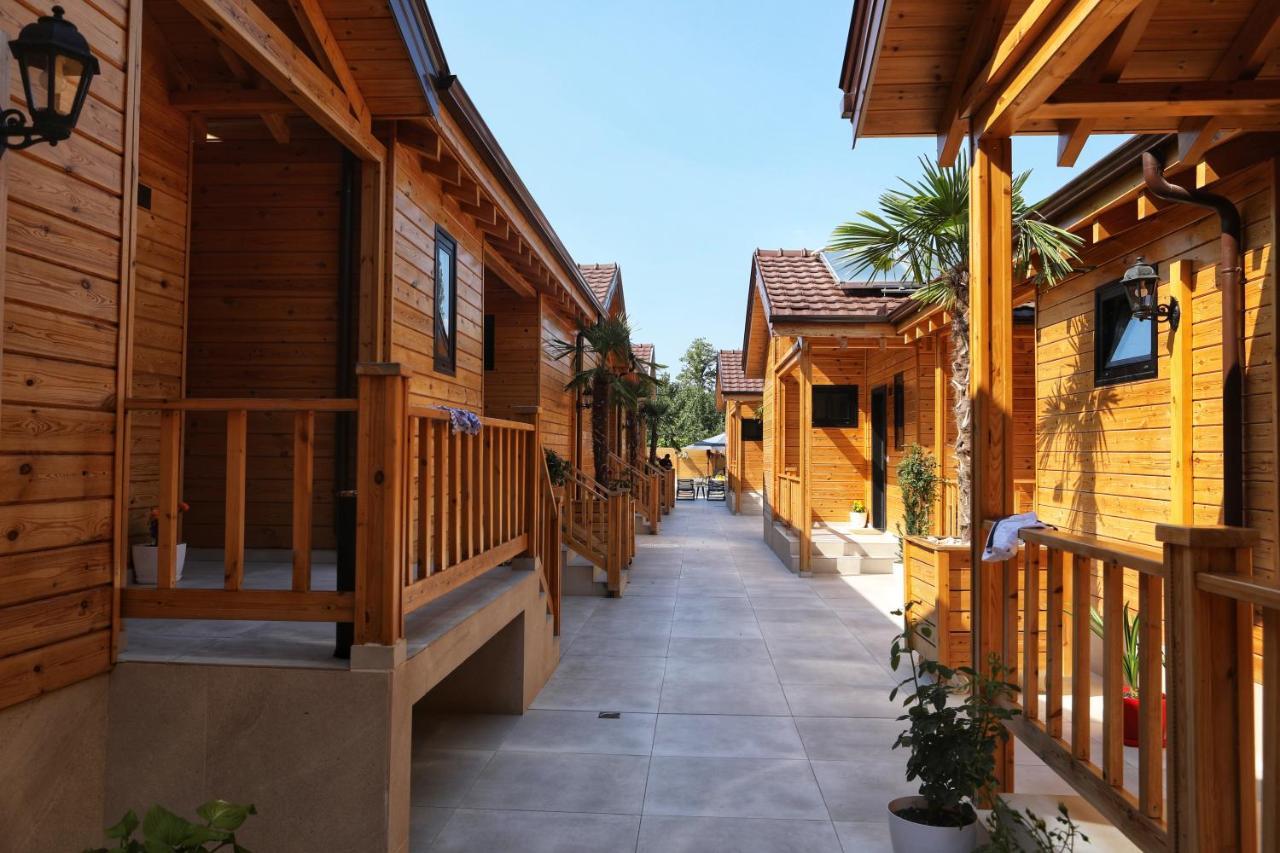 Bujtina Siar Hotel Pogradec Buitenkant foto