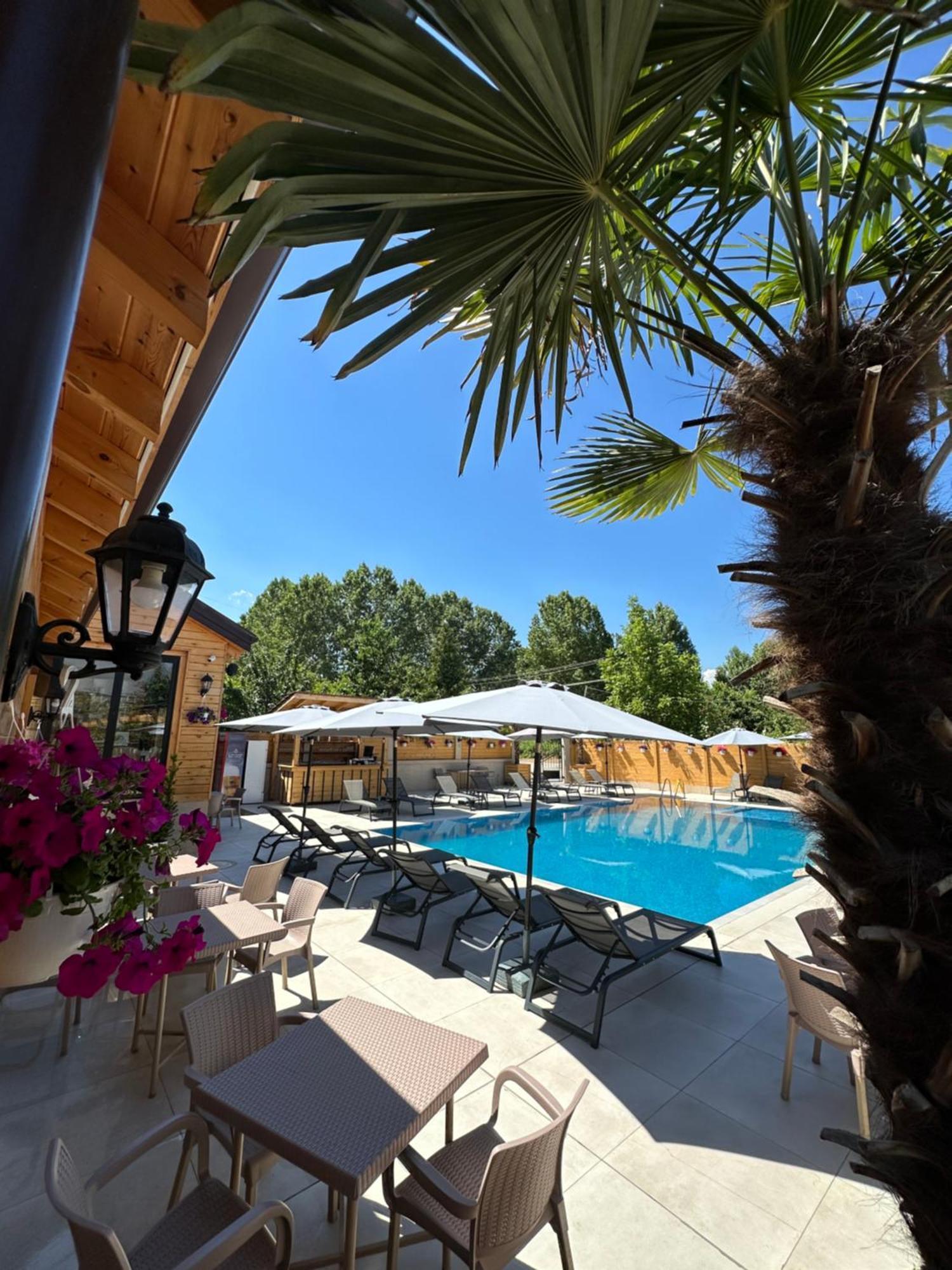 Bujtina Siar Hotel Pogradec Buitenkant foto